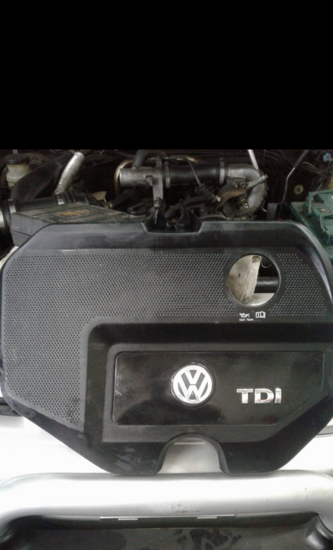 2005/2006 VW Polo TDI engine cover