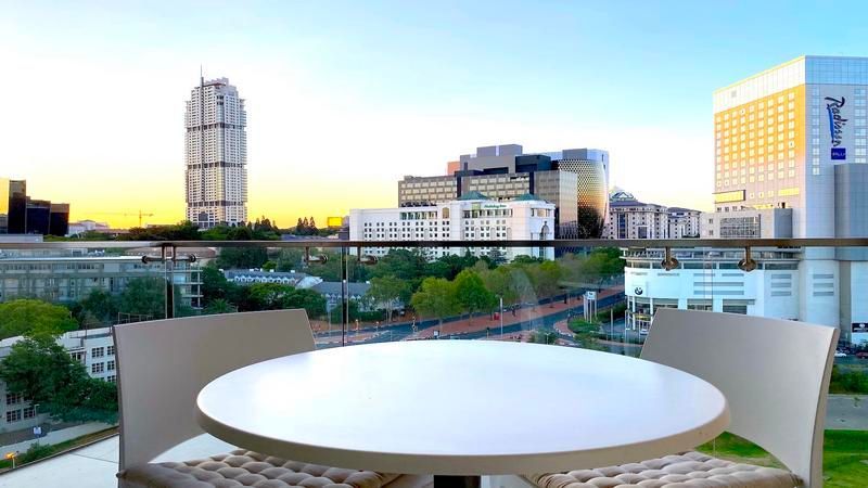 Luxurious 2 Bed 2 Bath Executive Apartment in Sandton