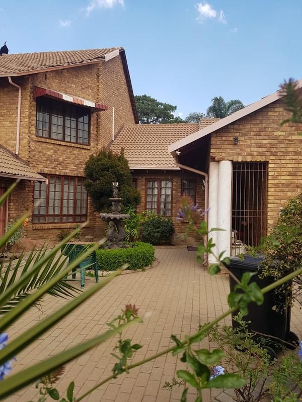 4 bedroom house for sale in norkem park kempton park  for R2.1million with swimming pool. Study.l...