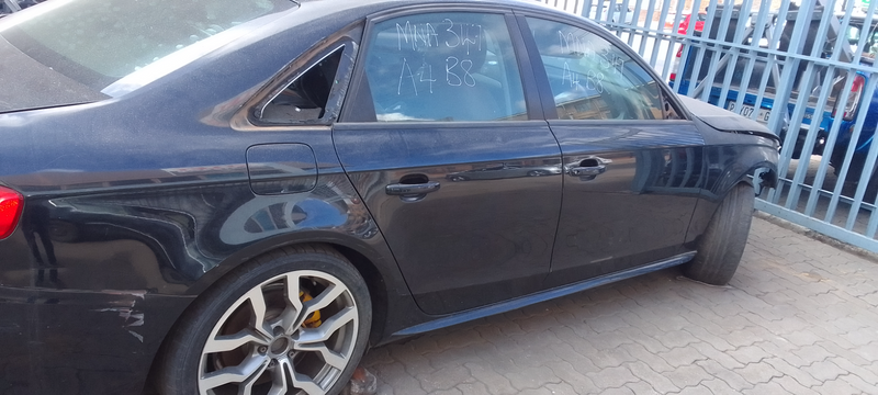 AUDI A4 B8 FOR STRIPPING