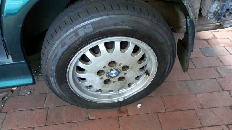 BMW e36 318i Tyres and rims