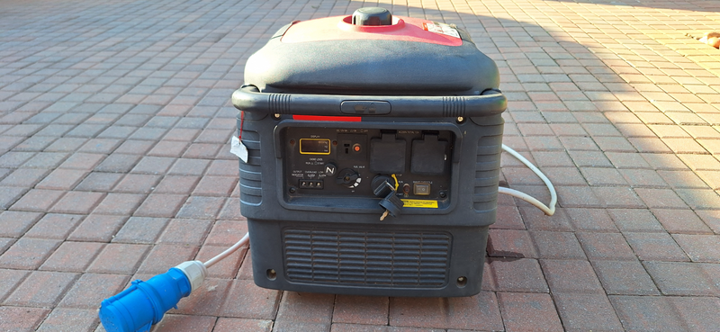 Ryobi RG-3200I Inverter Generator 3200 W Suitcase Remote Start