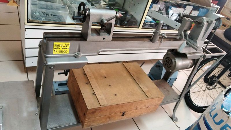 Wood lathe with stand and accesories