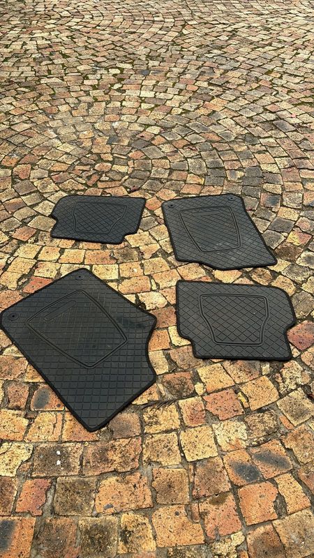 Vw polo sedan 2017 rubber mats