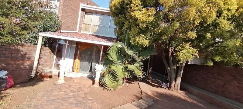 Large 3 Bedroom townhouse