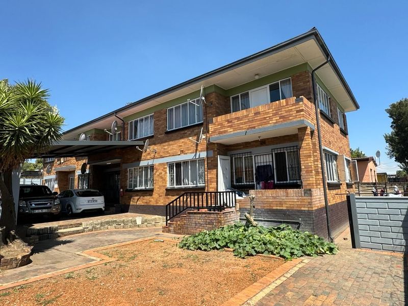 Full title building for sale in Turffontein West.