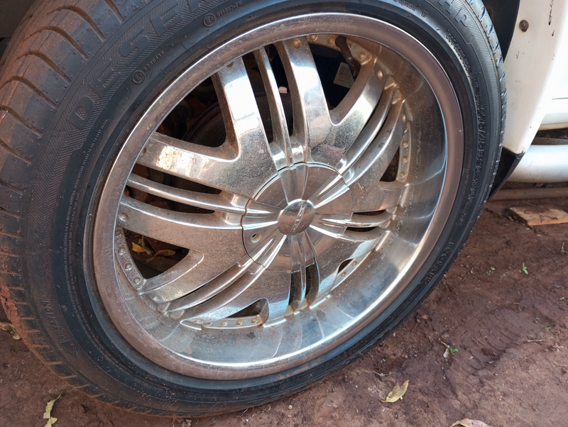 275/45/R20 tyres with rims