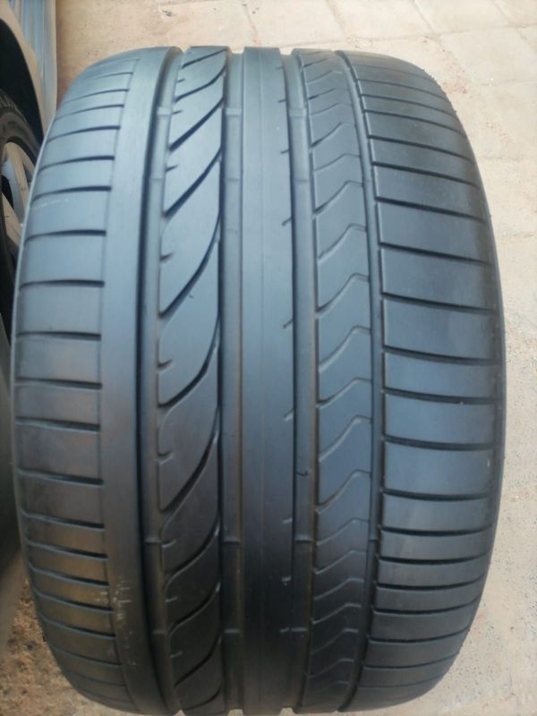 Two 315 35 20 Bridgestone run flat tyres with 95% treads available for sale