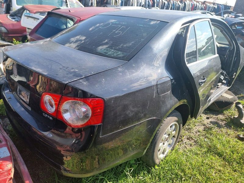 Jetta 5 2.0fsi  2008 auto transmission stripping for spares body parts and accessories