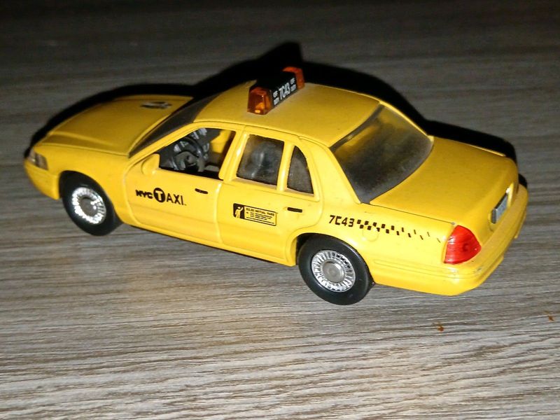 1:43 Taxi Ford Crown Victorian die-cast model car