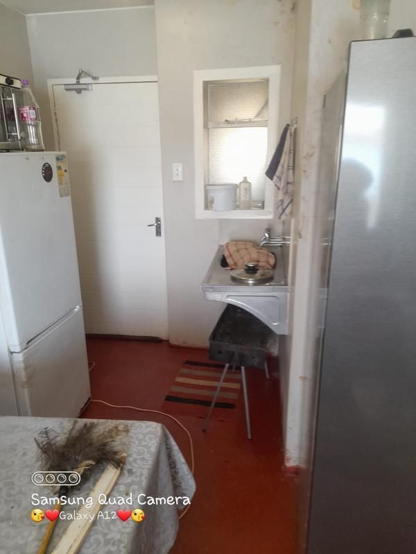 Urgent sale ,Rdp 2 bedroom flat for sale in clayville ext 45 for R150000 available asap, cash buy...