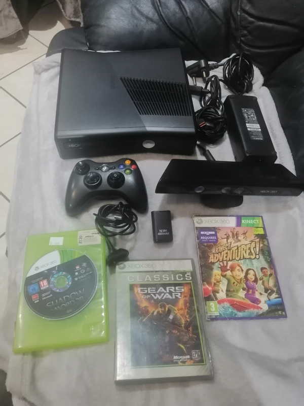 Immaculate xbox 360s with extras