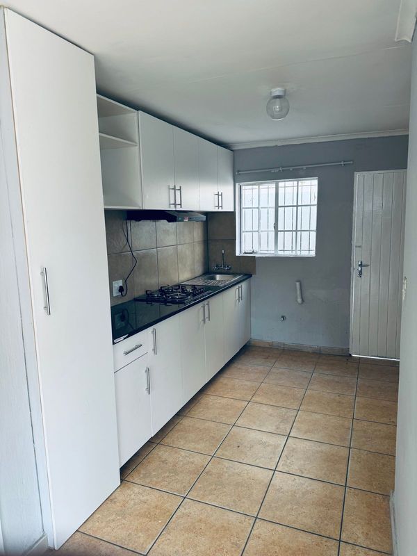 Secure 1-Bedroom and 1,5-Bathroom Apartment In Turffontein