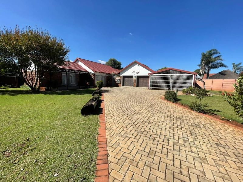 House in Kanonkop For Sale