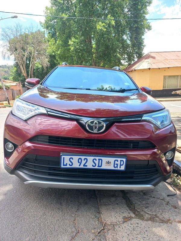 2018 TOYOTA RAV4 2.0 MANUAL TRANSMISION WITH REVERSE CAMERA AND SENSORS