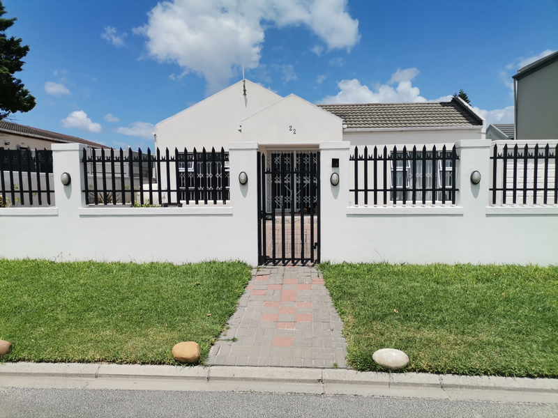 2 Bedroom home with separate entrance and pool for sale in Wildwood, Weltevreden Valley. R1 899 000