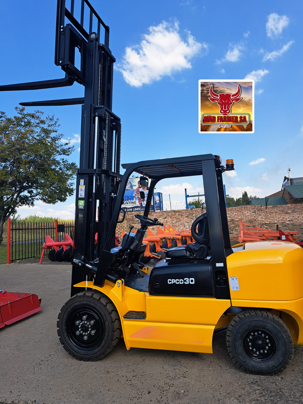 New 3 ton diesel forklifts available for sale at Mad Farmer SA