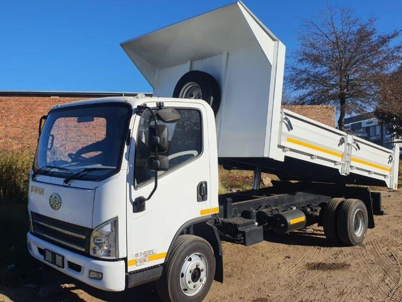 Tipper truck 6 cube for hire in Pretoria