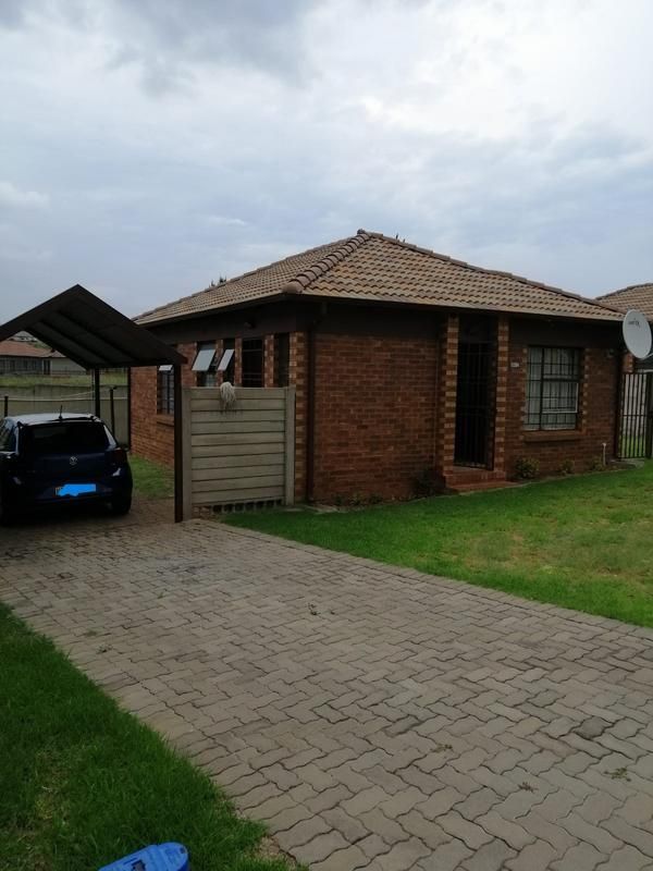 3 Bedroom House To Rent in Thatch Hill Estate