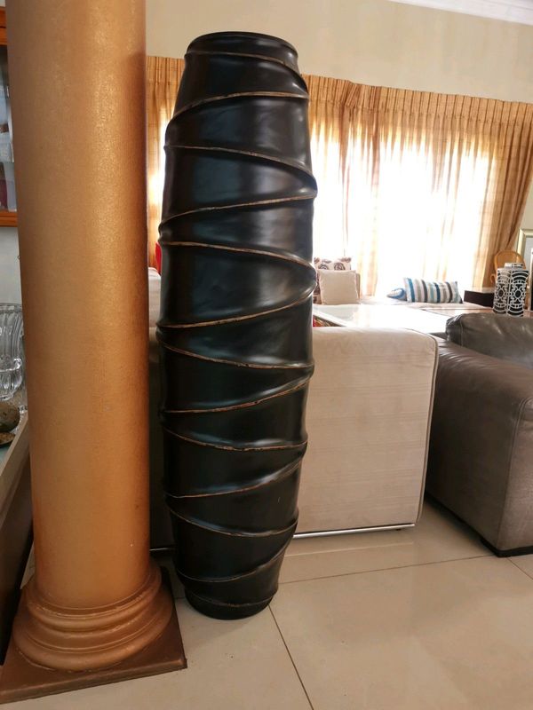 A stunning full length designer vase in brand new condition. Dimensions H140/W40