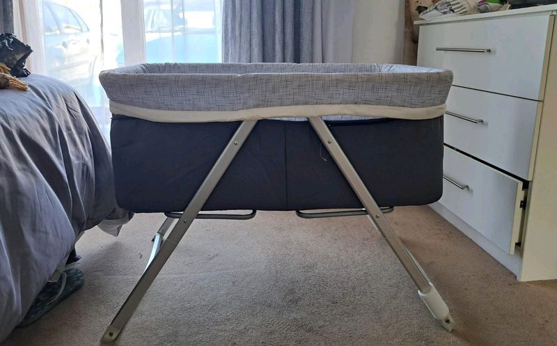 Bounce jordan portable bassinet Baby Cot