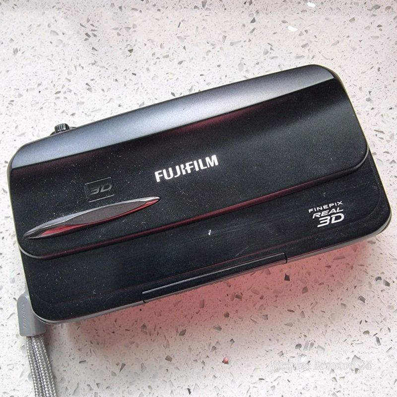Fujifilm Finepix REAL 3D W3 Camera