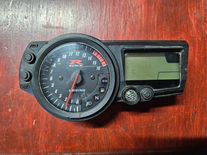 Suzuki GSX-R750 GSXR750 K4 K5 Clocks / Gauges