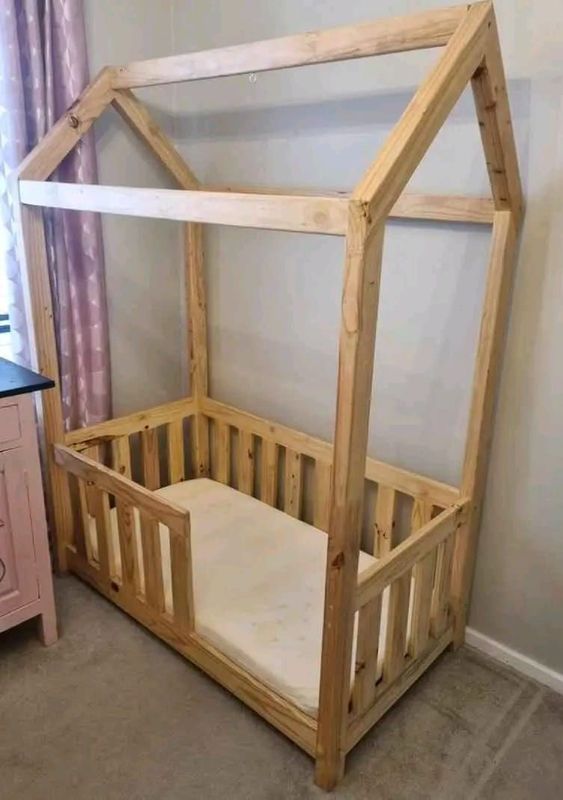 Pine toddler beds