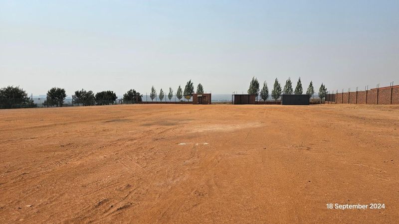 Vacant stand to let - Fenced and gated