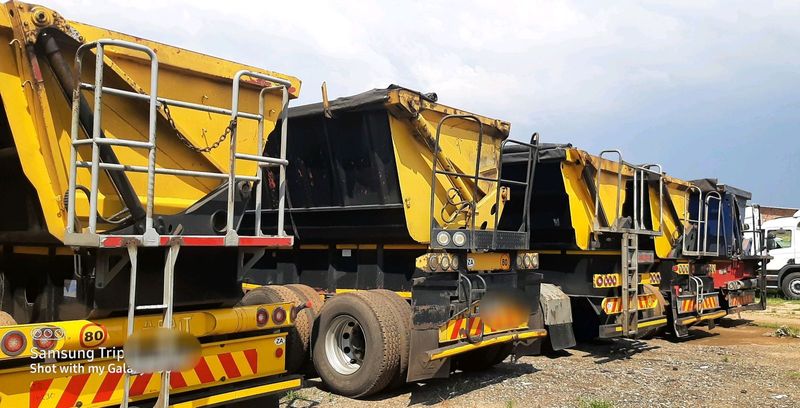 HOOK AND GO SIDE TIPPER TRAILERS