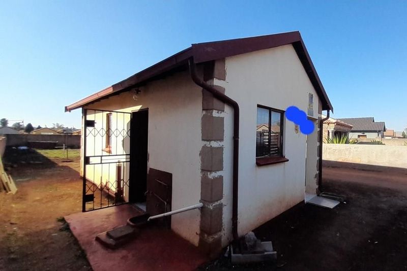 An affordable 2 bedroom house in a big yard for sale in Soshanguve B