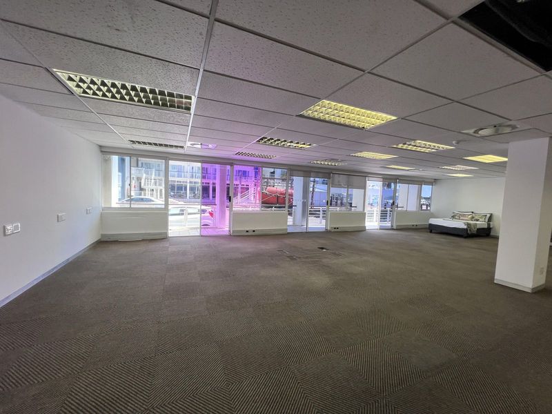 977m² Office To Let in Mouille Point