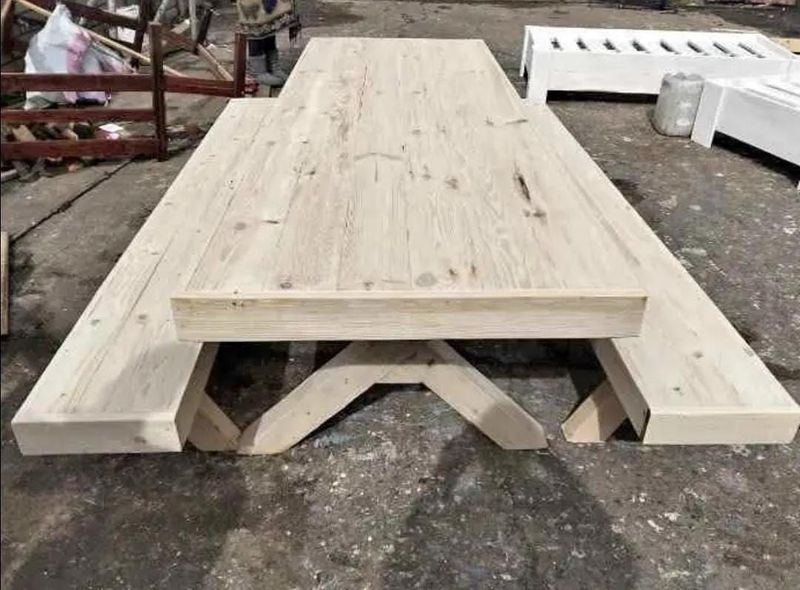 8 seater dinning table and chairs available