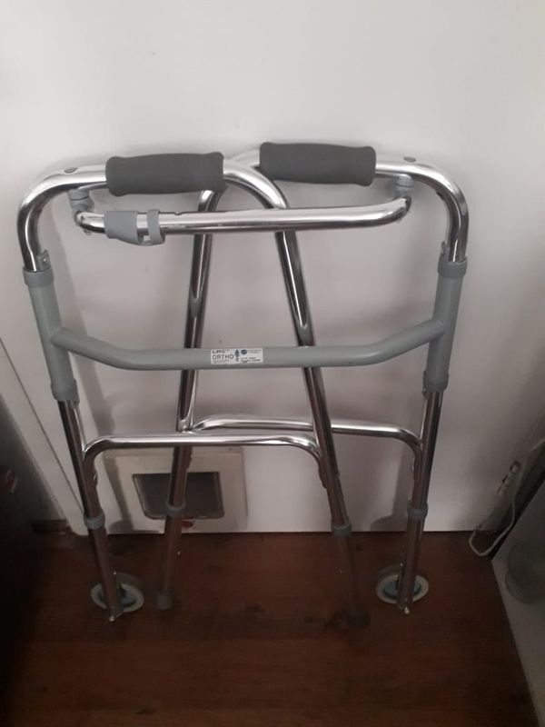 Walker with wheels R500