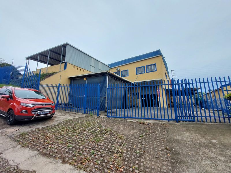 Spacious factory building for sale in Queensmead Industrial Park