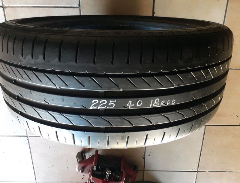 225/40/18×2 runflat Bridgestone we are selling quality used tyres at affordable prices call/whatsApp