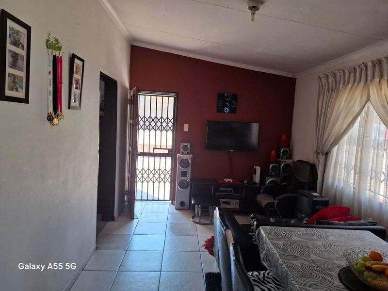 3 Bedroom House for Sale in Cosmo City