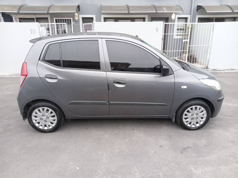 2010 Hyundai i10 Hatchback -1.1 GLS - R 65 000.00- NEGOTIABLE