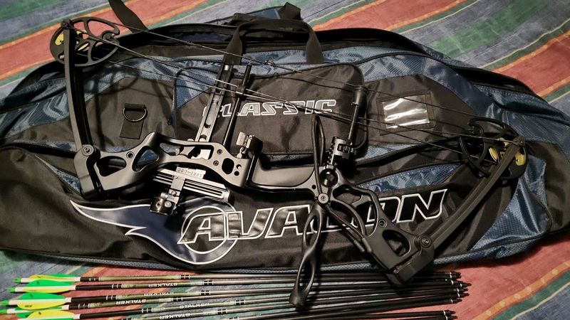 Man Kung CB75BK Compound Bow plus Extras