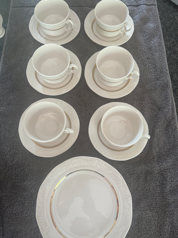 Huguenot Royal Tea Set with side plates