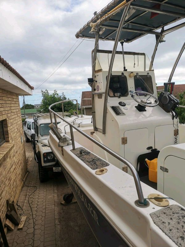 2019 BOSTON WHALER BOOT