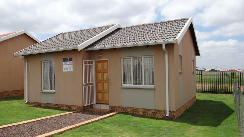 House in Naturena For Sale