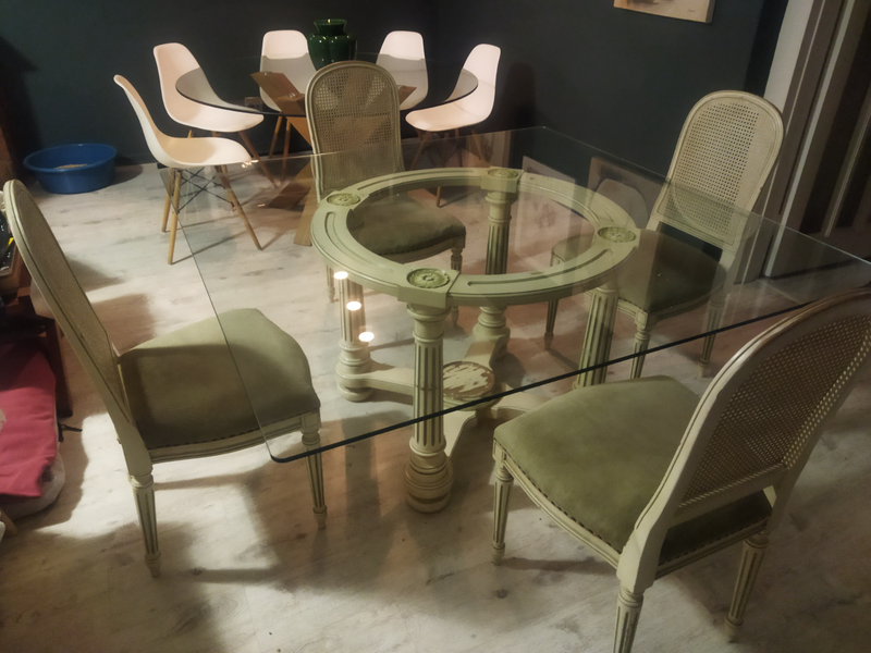 Vintage Dining Table &amp; 6 Chairs
