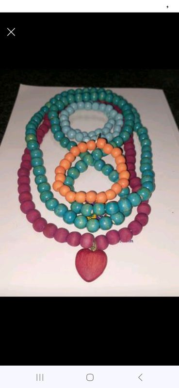 Beaded neckless and bracelets (from R20)