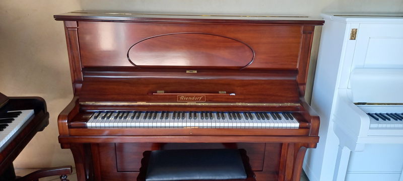 Piano – Niendorf upright piano!