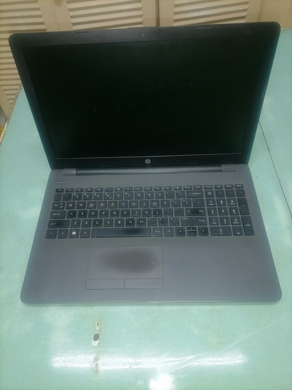 HP laptop FOR SALE!