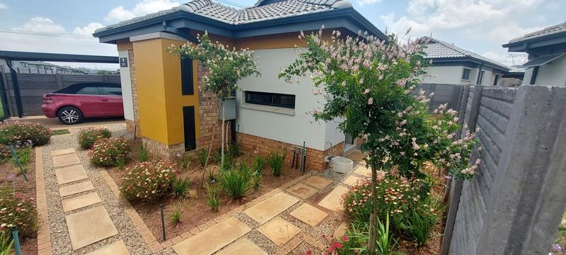 House in Leopard&#39;s Rest Security Estate For Sale