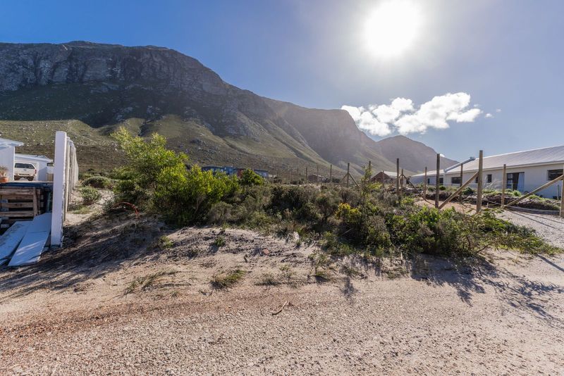 Large plot, located below the R44 and slightly elevated with beautiful views