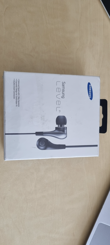 **REDUCED** SAMSUNG LEVEL IN EARPHONES. SEALED IN THE BOX.