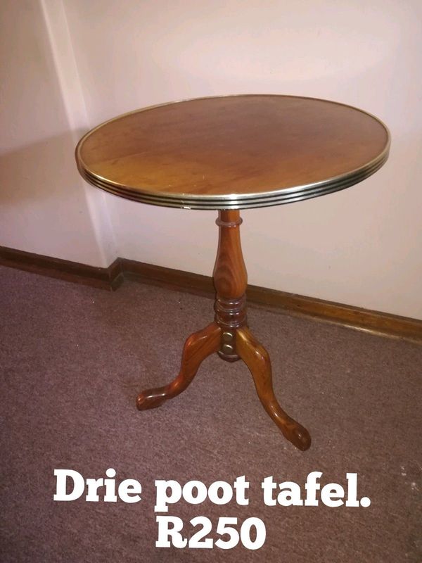 Wooden table with 3 legs